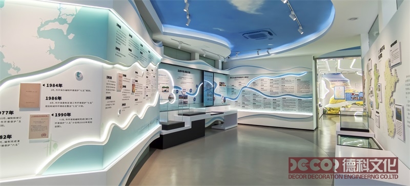 藝術(shù)展廳裝修設(shè)計(jì)中，如何考慮展品之間的距離和相互關(guān)系