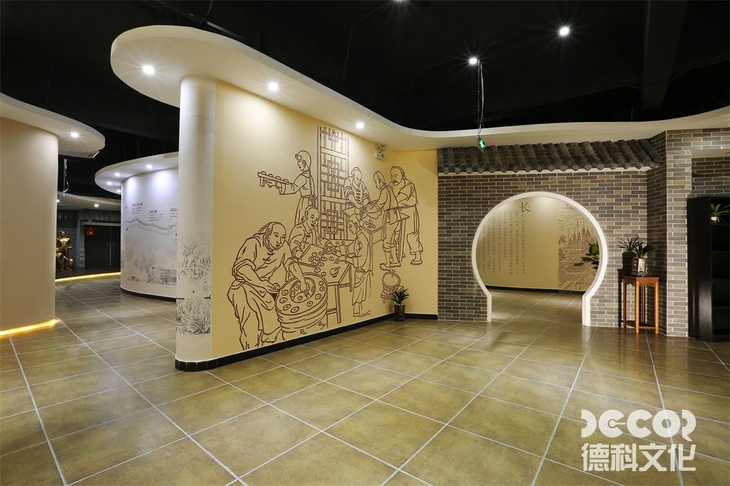 規(guī)劃館設(shè)計(jì)中，如何考慮觀眾的參觀動(dòng)線和導(dǎo)覽服務(wù)的便利性？